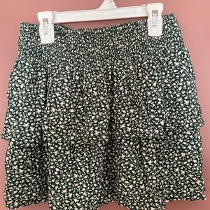 American Eagle Floral Tiered Ruffled Mini Skirt in Green, Size Small
